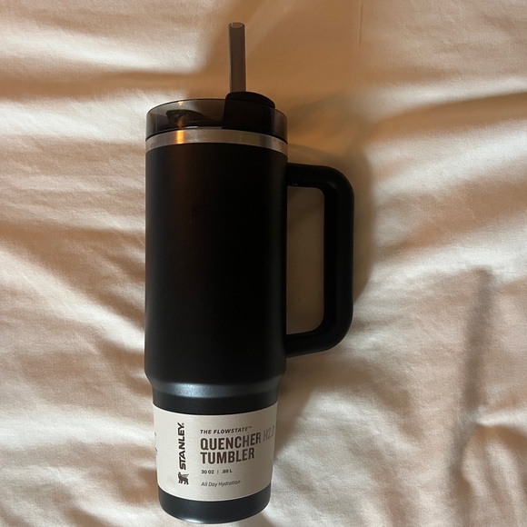 Stanley Matte Black Quencher H2.0 Flowstate Tumbler 40 OZ - Picture 2 of 8